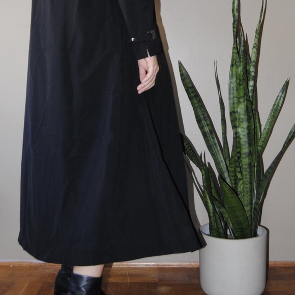 Black Cloak - Picture 2 of 6